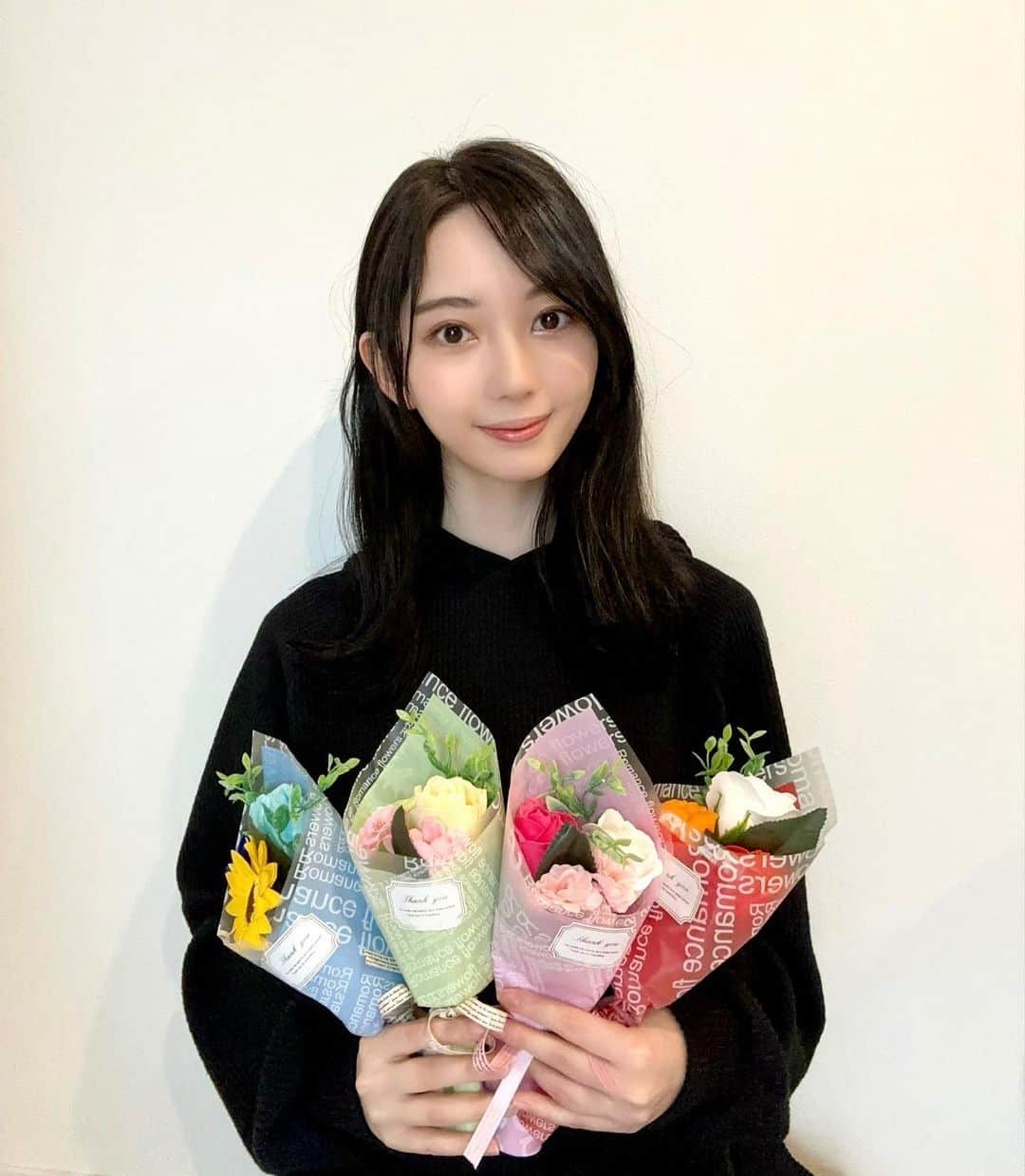 漆畑瑠菜のインスタグラム：「ソープフラワー💐🫧 沢山な応援ありがとうございました!! 楽屋見舞も嬉しかったです🍬🍭🍫 ・ #舞台#ゲートシティーの恋 #ソープフラワー#セルフィー #ライバー#新人女優#いいね返し  #男役#主演#小劇場#初主演#00 #ご観劇ありがとうございました」