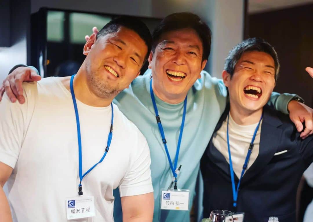 竹内弘一のインスタグラム：「仲間と最高のひとときを過ごせました！ いつも「僕みたいなしょーもない人間が 来るところじゃない。、」と引け目を感じて、 魅力溢れる日本のリーダーたちの集まり G1サミットですが 足かけ10年様々な会に参加させて いただいていると本当に生涯の友といえる 人たちや、仲間ができていることに ただただ感謝です。そしてG1で学んだことで 実際に人生が変わってる！ こども宅食を京都で始めたり、 大学院行ったり、起業したり。 またこの場所に戻ってこれるように！！ がんばります！」