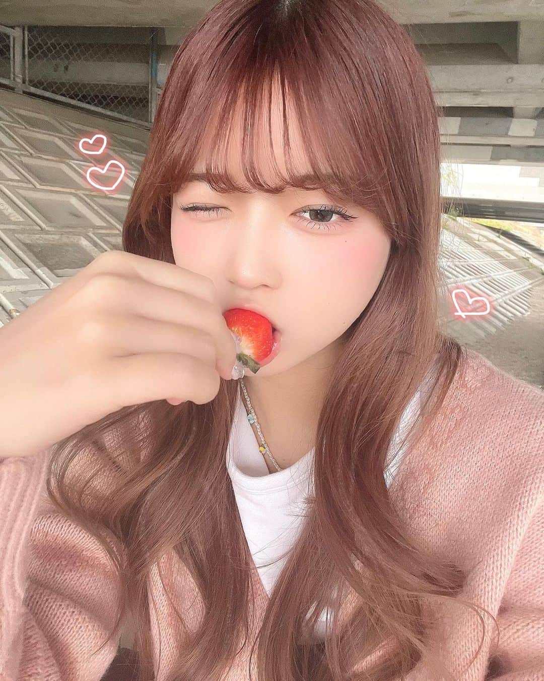 水上凜巳花のインスタグラム：「ヤミィ いちご好きそうじゃないけど好きなフルーツまじいちごでかわいくてご〜め〜ん〜」