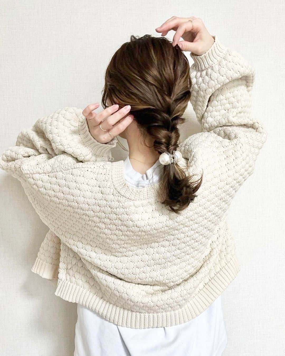 しばたあやなのインスタグラム：「何番目が好き？😘  明日コメント返すね☺️  #ヘアアレンジ #アレンジ #ヘアセット #ミディアムヘアアレンジ  #ハーフアップ #くるりんぱアレンジ  #お団子ヘア #ポニーテール #編み下ろしアレンジ  #ヘアアクセ #ローポニー #ローポニーアレンジ」