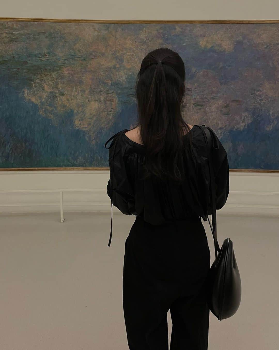 柿本絢菜 (24)さんのインスタグラム写真 - (柿本絢菜 (24)Instagram)「死ぬ前に、一度は自分の目でみてみたかったモネの睡蓮。夢のオランジュリー美術館へ。 この日は完全にミッドナイトインパリの主人公でした。  #MuséedelOrangerie」3月21日 22時12分 - aa_2.8