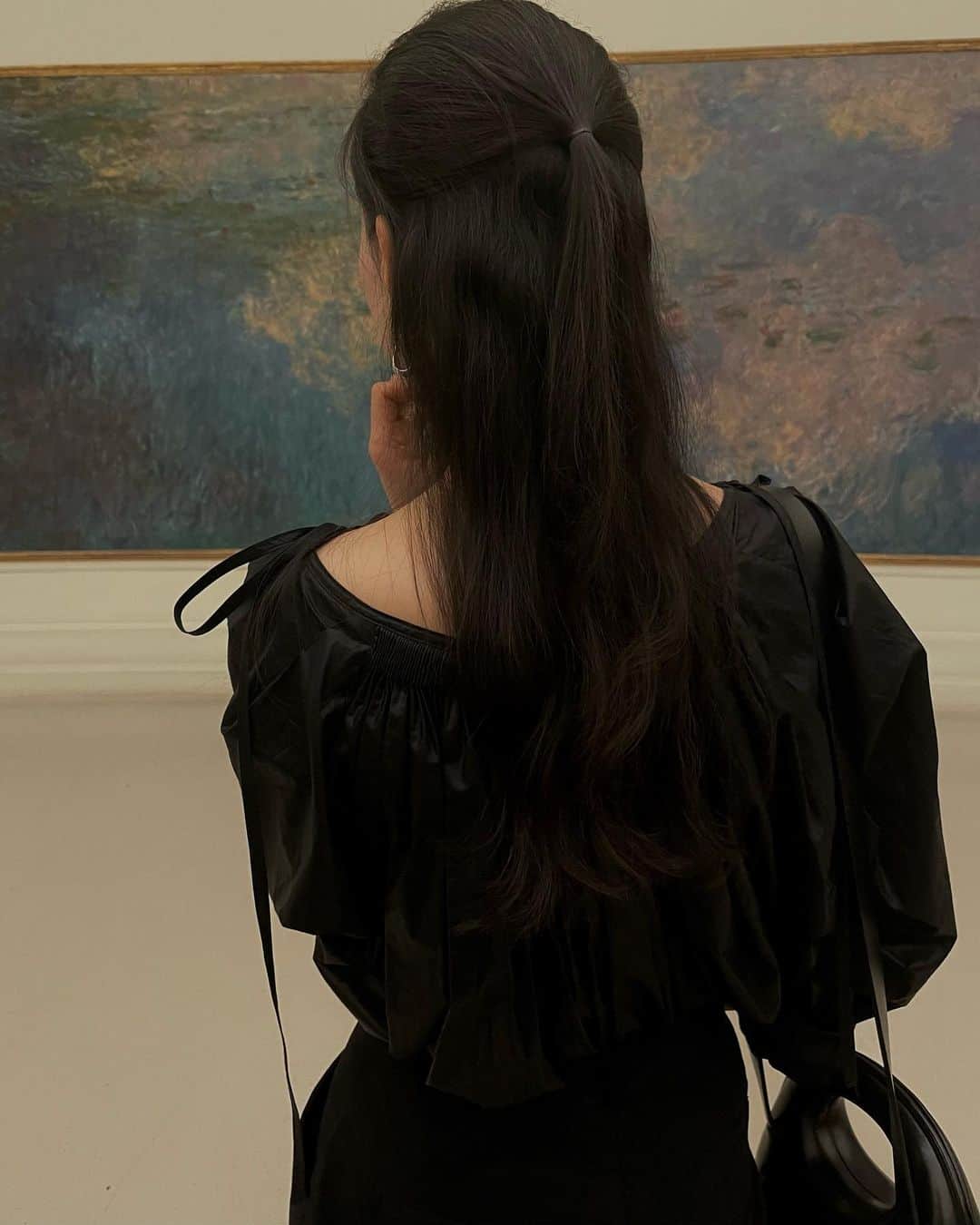 柿本絢菜 (24)さんのインスタグラム写真 - (柿本絢菜 (24)Instagram)「死ぬ前に、一度は自分の目でみてみたかったモネの睡蓮。夢のオランジュリー美術館へ。 この日は完全にミッドナイトインパリの主人公でした。  #MuséedelOrangerie」3月21日 22時12分 - aa_2.8