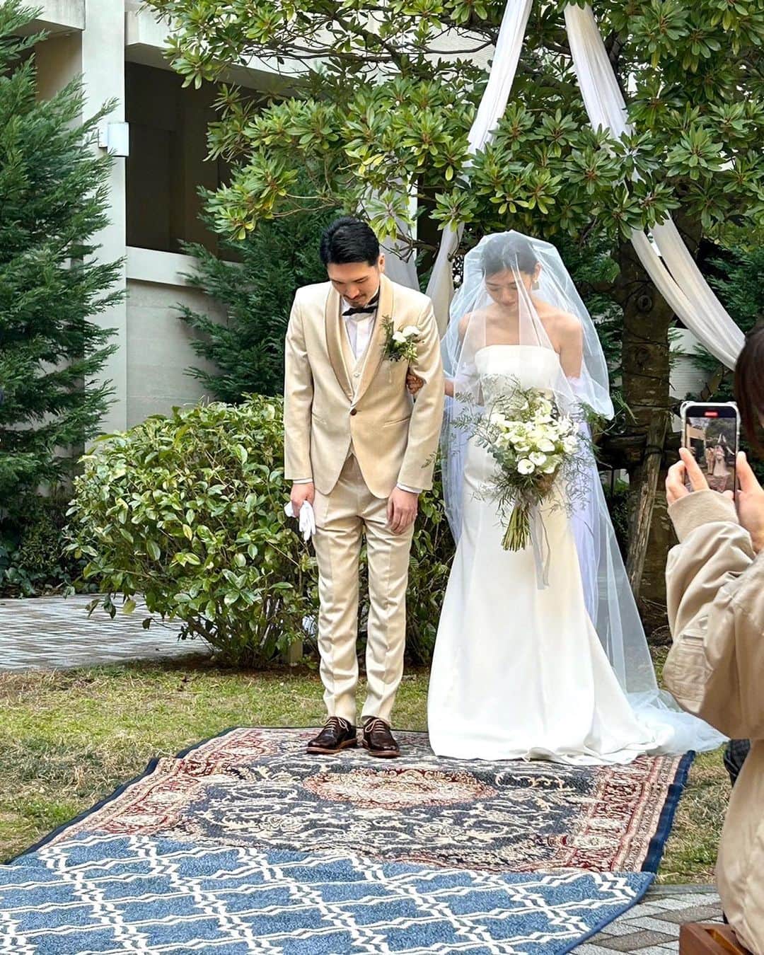 畑井咲耶さんのインスタグラム写真 - (畑井咲耶Instagram)「2023.03.19💍  大好きな家族、友人たちに見守られながら 結婚式を挙げることができました。 天候にも恵まれ夢だったガーデン挙式もでき、幸せすぎる一日になりました。 参列してくださった方々、お祝いのメッセージをくださった方々 本当にありがとうございました❤️」3月21日 22時22分 - saya_hatai