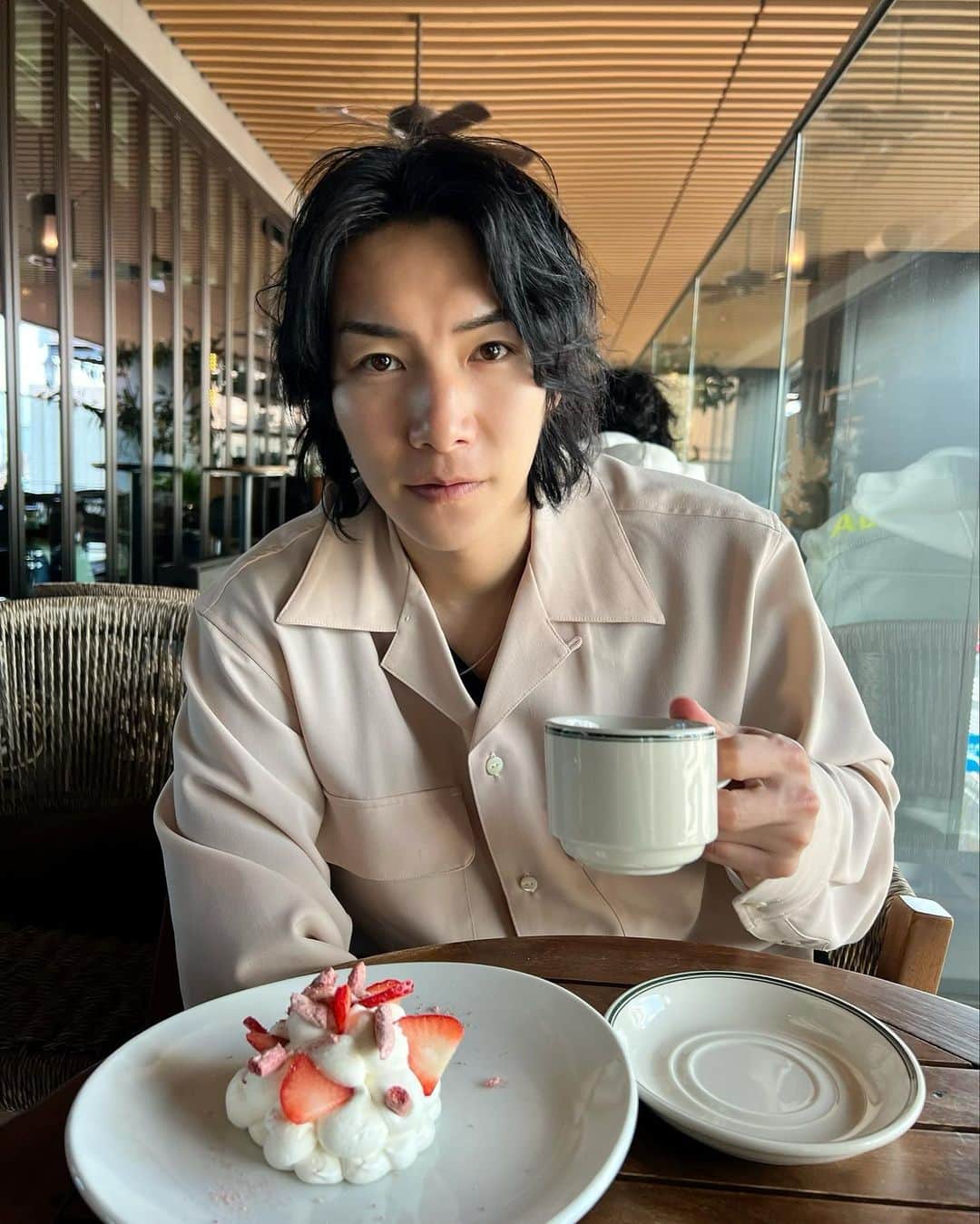 ジョーブログのインスタグラム：「弾丸東京Days！なかなか行かんお洒落なカフェでなかなか食わん可愛いケーキを食べてるというデート味が深い写真。  撮影者ちんや」