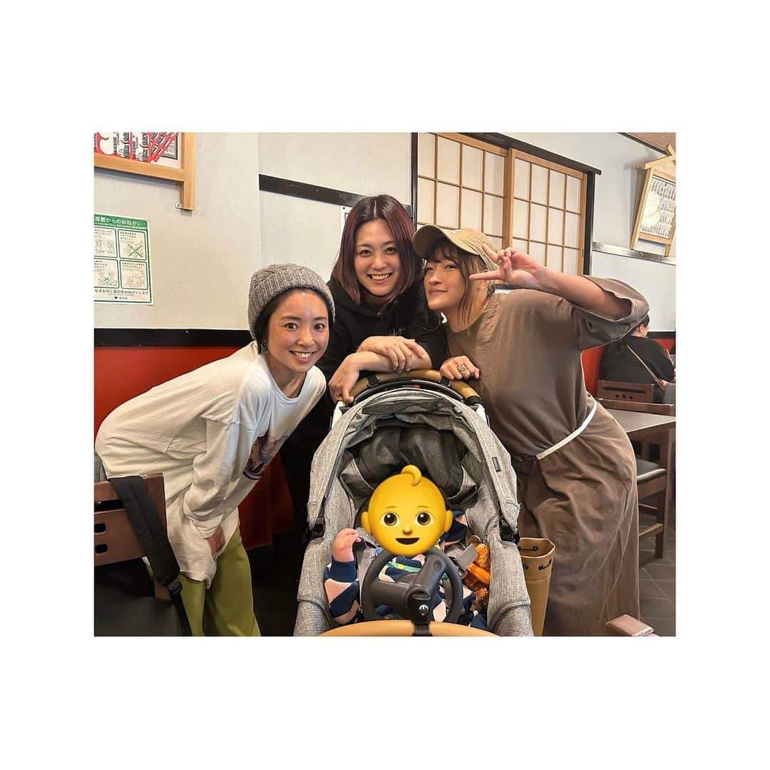のインスタグラム：「豊ノ島さん、奥さんのすなほ姐さん、娘ちゃん 小林、安祐美さん、息子ちゃんと お食事に、ちゃんこ鍋へ🤤❤️❤️  この人たちといると気兼ねなさすぎて 楽しい時間を過ごさせていただいてます❤️  お食事のあとには豊ノ島さんのお家に お邪魔して特大パンツを見せてもらったw 安祐美さんとすっぽり🤣🤣🤣  ちなみに豊ノ島さんは 普通の成人男性のパンツを ハンカチと間違えたことがあるらしい🤣笑笑  ほんとみんなだいすき💓笑笑 楽しい休日でした✨✨  #相撲 #野球 #格闘技」