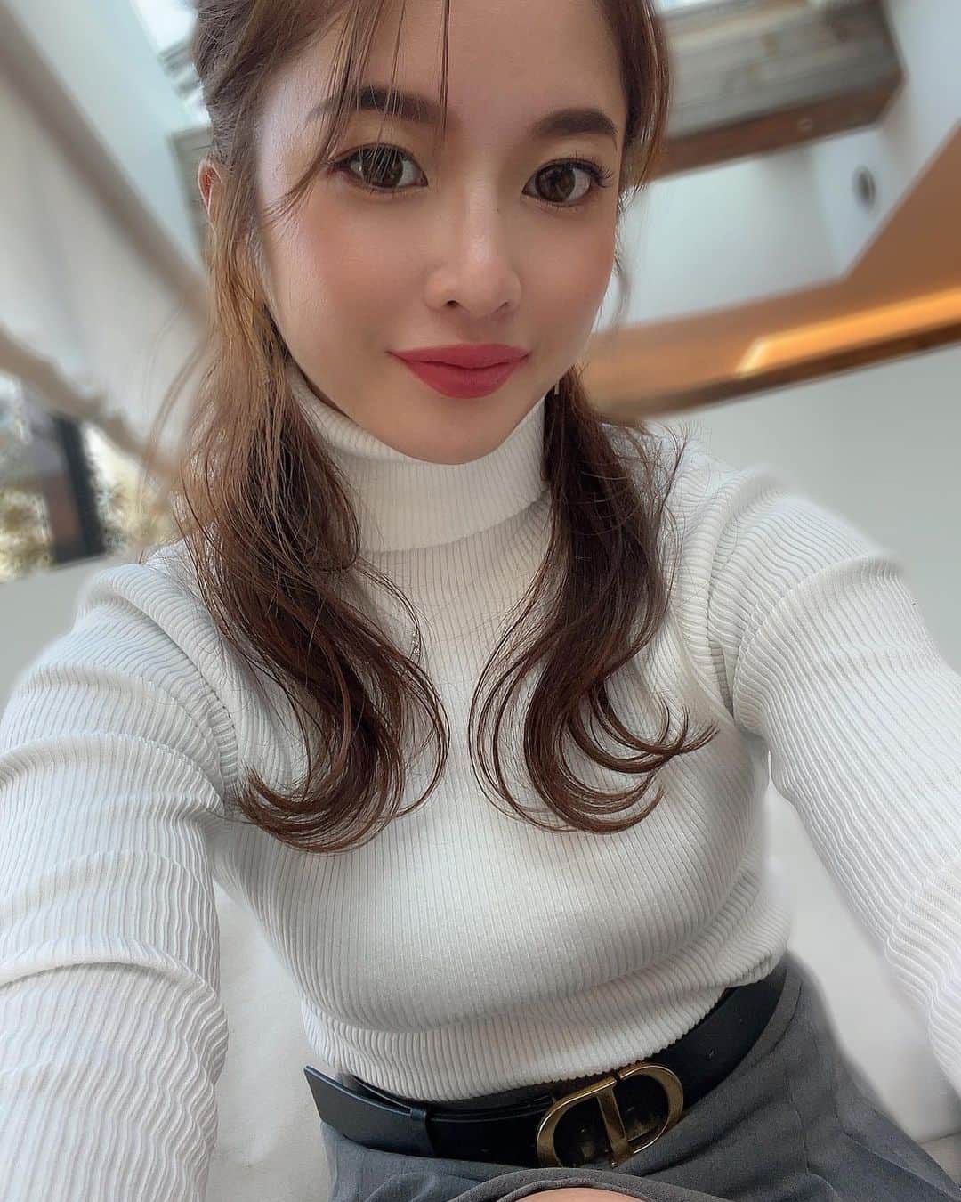 宇都宮茜のインスタグラム：「こんばんは  こんな清楚風な優しい顔にもなれるんですヨ。  . #ギャルじゃねぇ  .  .  .  .  .  .  .  .  .  .  .  .  .  .  .  .  .  .  . #東京モーターショー#モーターサイクルショー#東京モーターサイクルショー#キャンギャル#コンパニオン#車横モデル#清楚系女子#清楚系#自撮り女子#水着女子#ビキニ女子#インスタグラビア#ケツスタグラム#イベントコンパニオン#レースクイーン#キャンペーンガール#ミディアムヘアー#wbc#セクシー系#レース#スポーツカー#スーパーカー#撮影会#カスタムカー#水着#海好き女子#japanesegirl#Swimsuitgirls#gal」