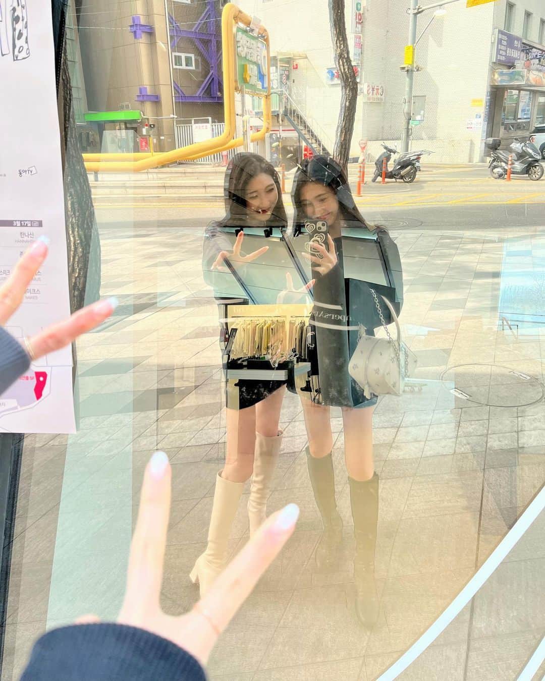 ANRIさんのインスタグラム写真 - (ANRIInstagram)「Seoul fashion week 23jpg.🤍 #서울패션위크 #twins #sfw @seoulfashionweek_official」3月21日 22時51分 - annnchannn