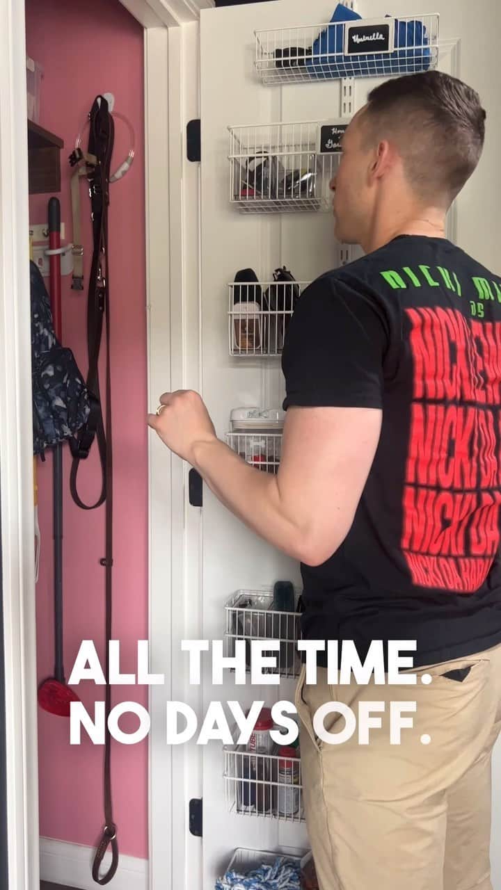 アダム・リッポンのインスタグラム：「All the time. No days off. 🧙🏻‍♂️🖤」