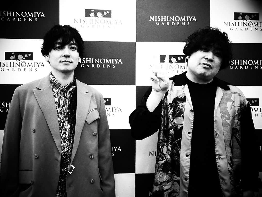 flumpoolのインスタグラム：「. ⁡ ⁡  ⋱公開収録⋰  ROCK KIDS 802 ￣￣￣￣￣￣￣￣￣ #今日のflumpool ⁡ ⁡ #阪急西宮ガーデンズ さんも #flumpool も15周年㊗️ ⁡ 「同期じゃないっすか！」 と盛り上がるメンバーでした😊 ⁡ ⁡ コロナで中止になってしまった3年ぶりのリベンジ、 短い時間でしたがお客さんと距離感も近く アットホームな雰囲気で楽しい時間となりました！ ⁡ ⁡ ぜひ、オンエア聴いてくださいね💁‍♂️📻 ⁡ 🚩3/25(土) 23:00〜 ROCK KIDS 802 SATURDAY ⁡ ⁡ ⁡ #flumpool #フランプール #山村隆太 #阪井一生 #FM802 #RK802  #マネージャーカメラ」