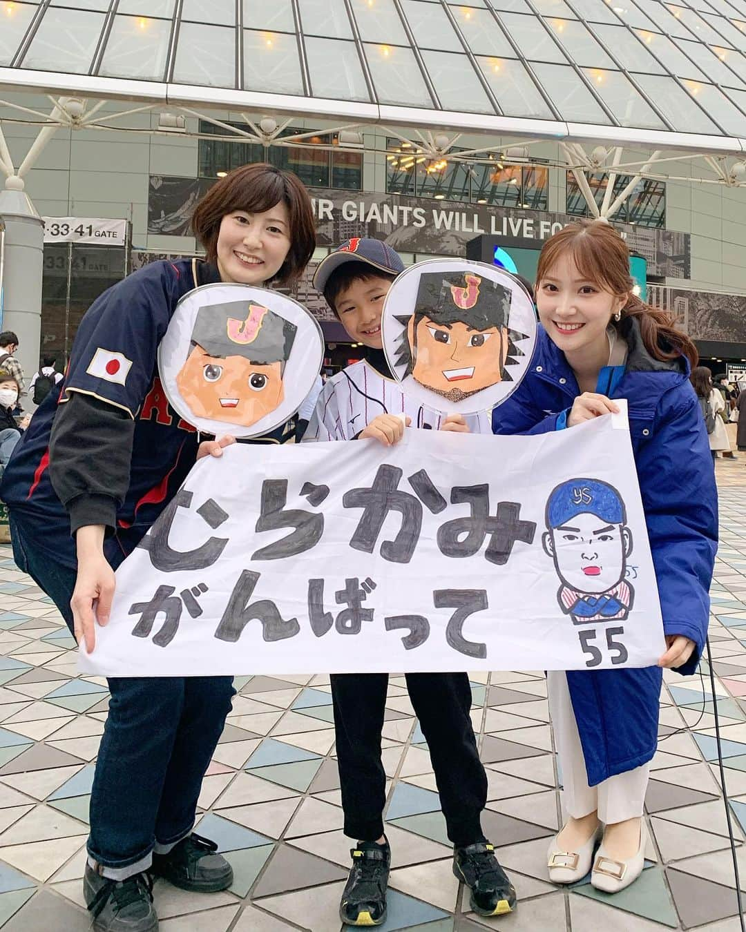 野村彩也子さんのインスタグラム写真 - (野村彩也子Instagram)「. <WBC決勝　日本🇯🇵対アメリカ🇺🇸>  いよいよ最後の決戦をむかえます。  日本中に旋風を巻き起こしている今大会🔥  プレーでは 毎試合それぞれの選手が持ち味を発揮！ 投打ともに常に目が釘付けの状態に😳  侍ジャパンは全員が輝けるチーム。  そして栗山監督の最後まで信じぬく采配。  結果的にはここまで全勝ですが、 最も心を打たれたのは 「決勝までの道のり」だと感じています。  WBCに向けて去年から動き出している様子を 取材させていただく中で 何通りもの結果や選択肢を乗り越えて 今に辿り着いていると。  実際、どんな勝ち方をしても試合後の会見で 栗山監督の表情や言葉は一瞬も緩みませんでした。  結果論では片付けられないことを物語っています。 . . . 他にも今大会ならではなのが✨ プレー以外での選手の姿❣️❣️  これまた最高ですね🎉  ・ヌートバー選手のペッパーミルパフォーマンス ・牧選手のデスターシャ ・岡本選手の最高です。 ・東京ドームで流れたキツネダンス ・ベンチでの様子、SNSの更新などなど 沢山の楽しい思い出が☺️💓 . . このメンバーで戦うのはあと一試合。 その瞬間を見られると最後まで信じましょう！！  選手自身や支えている周りの方々の想い、 そしてなにより皆さんの応援が必ず力になります💪  悲願の頂点まであと少し🔥 侍ジャパン🇯🇵 いざ、出陣。  . . . . #試合前に現地にいる槇原さんと中継でお伝えしました #次現場でドキドキしながら準決勝観戦 #サヨナラの瞬間にスタイリストさんと抱き合って喜びを分かち合いました #ふたりで鳥肌止まらないし涙出そうになる #ハイライトだけでも10回は見ている #サヤコの取材日記」3月21日 23時09分 - nomurasayako