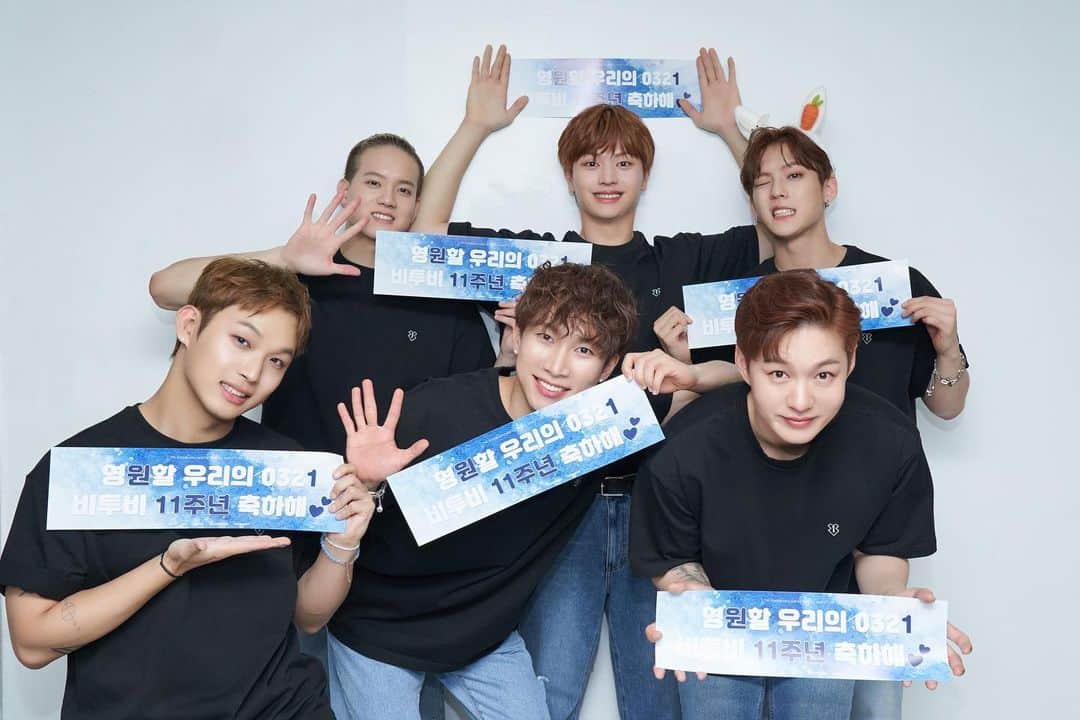 ヒョンシク のインスタグラム：「321🎂 11주년💙 멜로디 덕분이야」