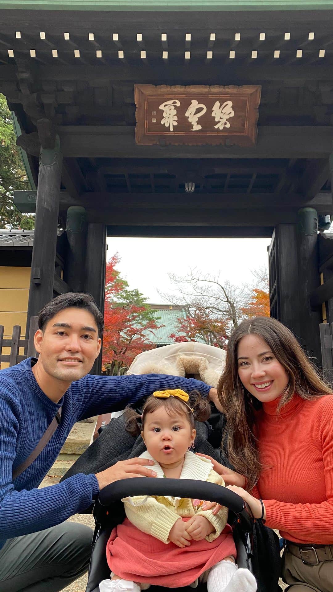 のインスタグラム：「Our First Trip with Rika 💕  去年の12月に 親友の結婚式で 東京へサクッと 行ってきました😊  リカが生まれて 初めての旅行だったので すごく心配だったけど、 なんとか無事に 楽しく過ごせました✨  久しぶりの東京で 会いたい人に会えたり、 美味しいのたくさん食べたり、 懐かしい場所にも行けたので 満足でした〜☺️♪  リカちゃんがもう少し 大きくなったら ディズニーまた行きたいなぁ👸🏰❤️  近いうちに フラッとまた行きまーす👋  #travelreels #tokyotrip #vacation #東京旅行 #赤ちゃんと旅行 #家族旅行 #子連れ旅行 #11ヶ月ベビー　#11monthsold #momlife #女の子ママ #子育てママ #赤ちゃんのいる生活 #disneyland #ディズニー」