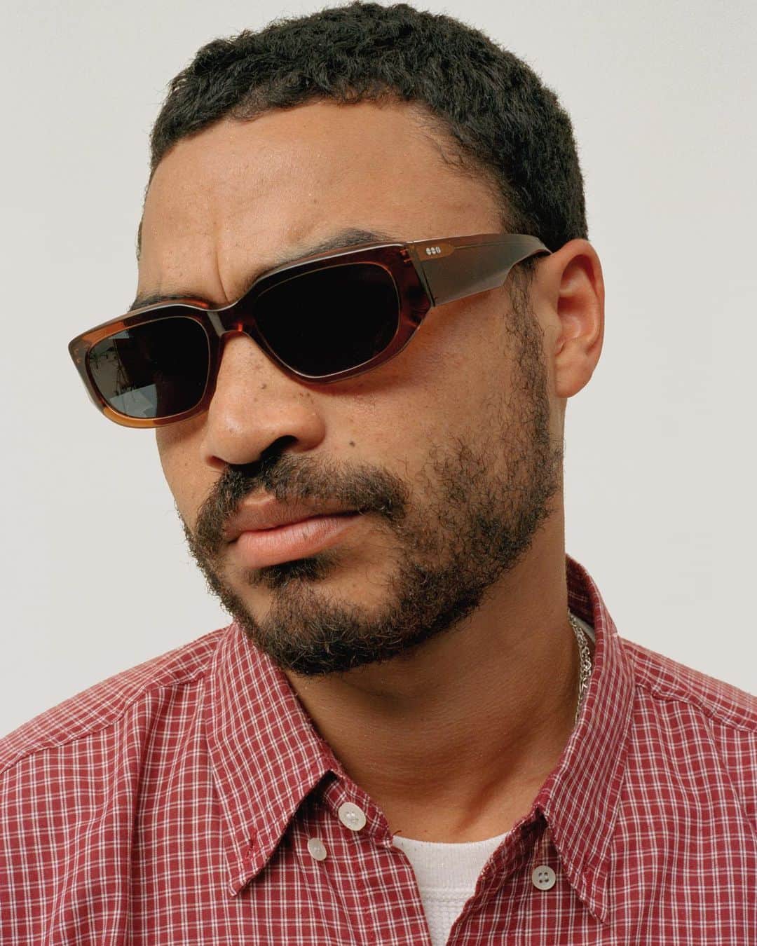 コモノのインスタグラム：「The look we give when people forget to compliment us on our new sunglasses 😒🕶️」