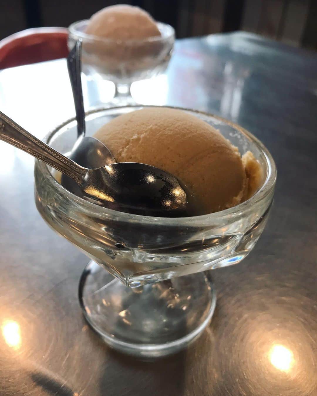 のインスタグラム：「【在台灣第二十七天】 我爸爸來了 冰淇淋是茉莉花茶口味」
