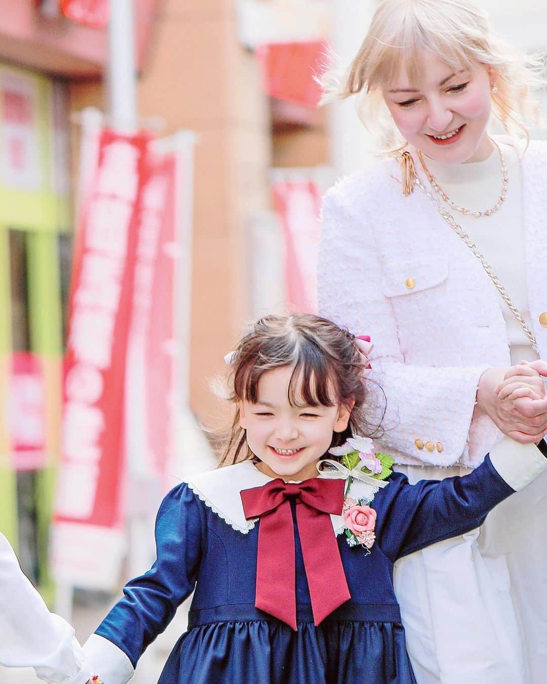 Jenyaのインスタグラム：「えみりは6歳、 私は42歳になりました。  #誕生日」