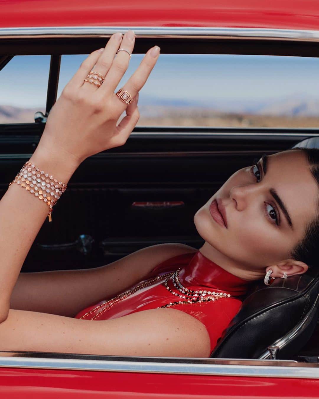 ケンダル・ジェンナーのインスタグラム：「new @messikajewelry by @chriscolls  #TAKEARIDEWITHMESSIKA」