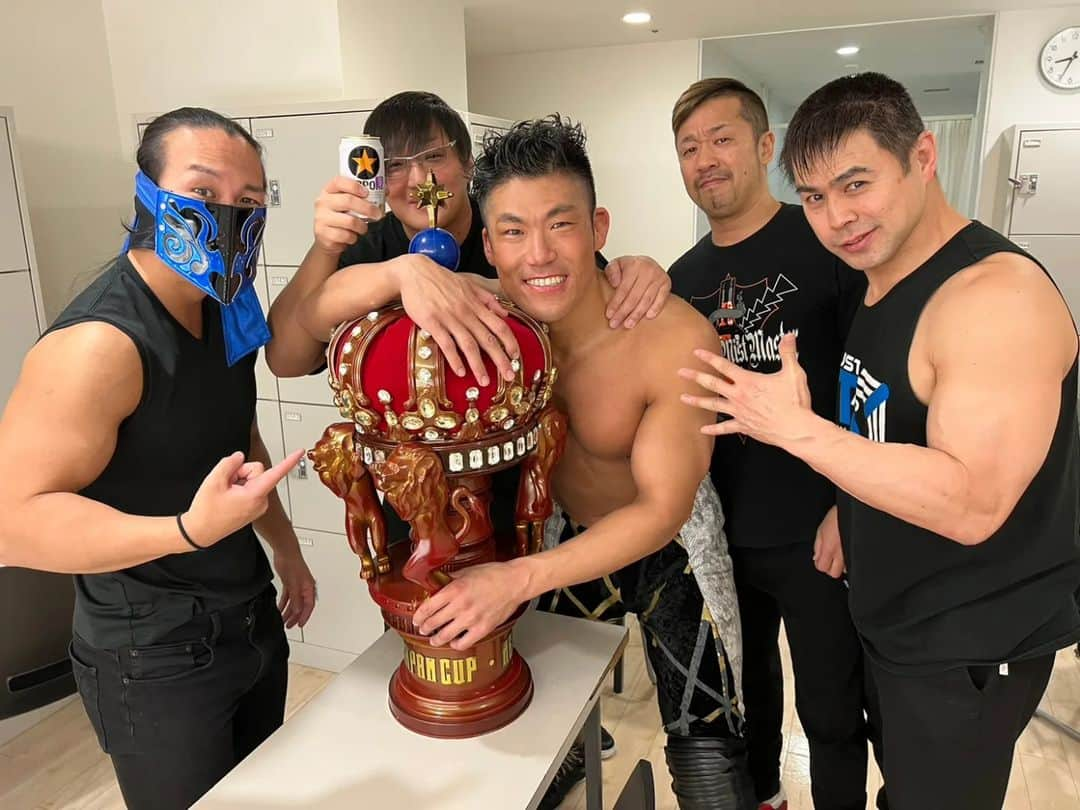 TAKAみちのくのインスタグラム：「Congratulations!!!  SANADAおめでとう‼️  新しい景色作ろうぜ！  #just5guys」