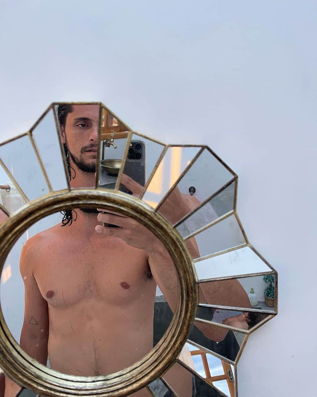 Bruno Gissoniのインスタグラム：「🪞🧿」