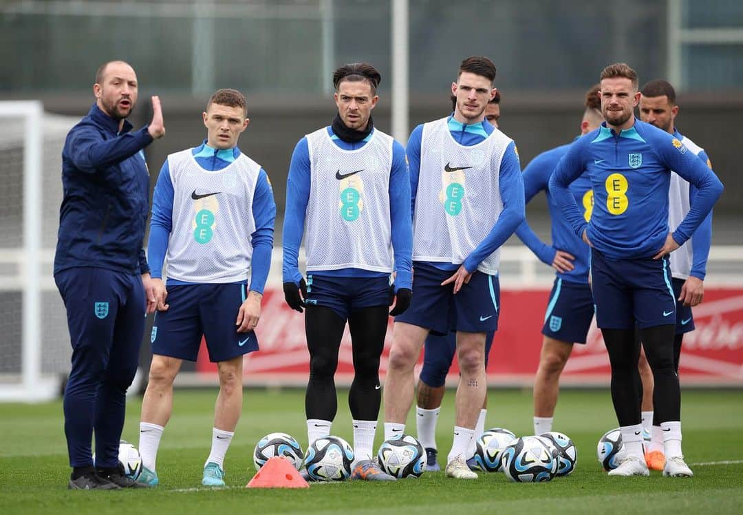 ジョーダン・ヘンダーソンさんのインスタグラム写真 - (ジョーダン・ヘンダーソンInstagram)「Back with the lads 🦁⚽️」3月22日 0時11分 - jhenderson
