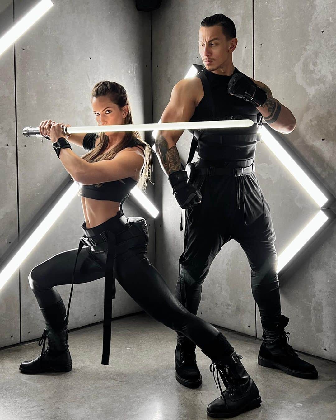 Janna Breslinさんのインスタグラム写真 - (Janna BreslinInstagram)「In life as in fighting, there are two choices.   ⚔️ To seek out your strongest rival, in pursuit of personal victory.   🤝 Or to stand by their side, and set new standards together.   Tactical Jedi-Duel action scene coming soon... 🎥   Weapon of choice by @artsabers ⚡️   #starwars #jedis #fightscene #lightsaber #fightforit #fightforfreedom」3月22日 0時31分 - jannabreslin