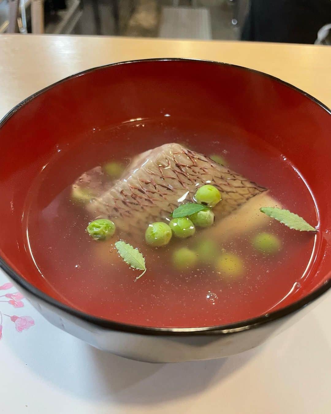 小林拓一郎さんのインスタグラム写真 - (小林拓一郎Instagram)「番組がお休みだったので、泊まりで京都へ。  祝日の京都の混み具合、、なめてました笑  完全にコロナ禍前に戻りましたね。  そして、中華、コーヒー、イタリアン、コーヒー、割烹とずーっと食べて飲んでの旅行でした😋  #京都 #kyoto」3月22日 0時32分 - kobataku33