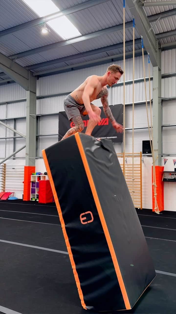 ナイル・ウィルソンのインスタグラム：「Good to be back! 🤸🏼🫣 @gymshark   #gymnastics #gymshark #ad #training #nilewilsongymnastics #stunts #parkour」