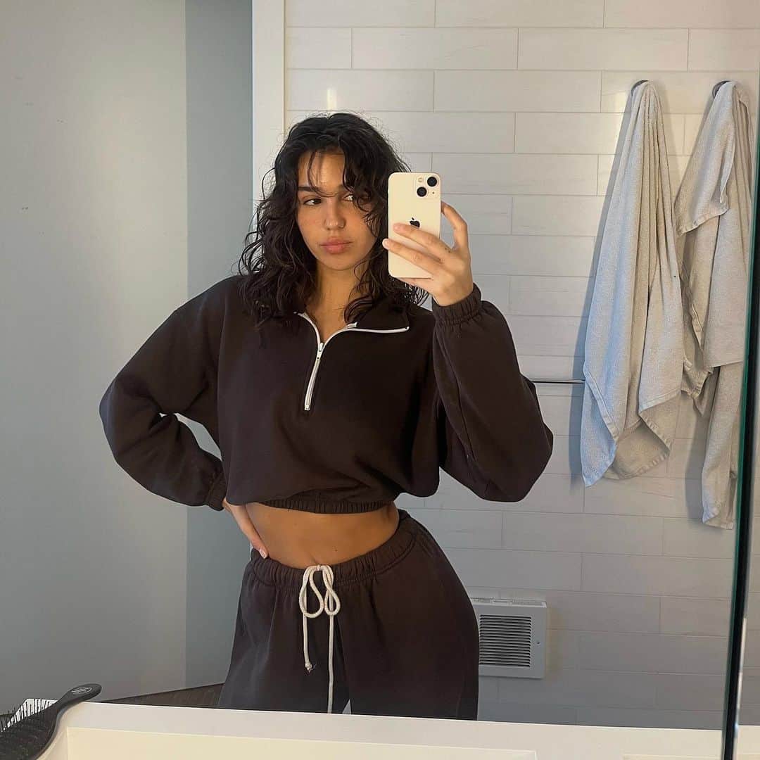Ashley Skyのインスタグラム：「helloo 🤸🏽‍♀️」