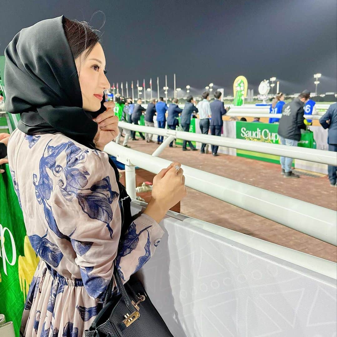 落合リザのインスタグラム：「Saudi Cup2023🇸🇦🐎  福永祐一君のラストレース🐎 翠ちゃん素敵な機会に誘ってくれてありがとう😊😊😊 また思い出が増えたね🤣😂  @midori.matsuo_official   祐一君お疲れ様でした🙏✨ 感動した🥹🥹🥹  #saudicup2023#サウジアラビア#競馬」