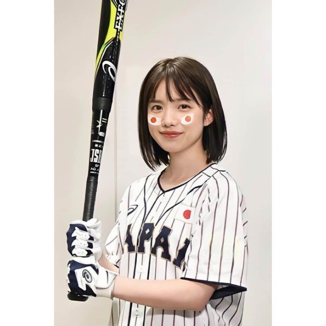 弘中綾香　ファンアカウントのインスタグラム：「野球ってすごい！  #侍ジャパン #wbc #worldclassicbaseball  #感謝 #感動    #弘中綾香 #弘中ちゃん #弘中アナ #女子アナ #アナウンサー」