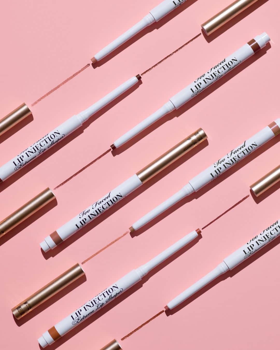 Too Facedのインスタグラム：「JUST DROPPED 😘👄 Reline, Refill, and Reshape your lips with our NEW Lip Injection Extreme Lip Shapers! Shop now on toofaced.com or tap to shop! ❤️#toofaced #tfcrueltyfree #toofacedlipinjection」