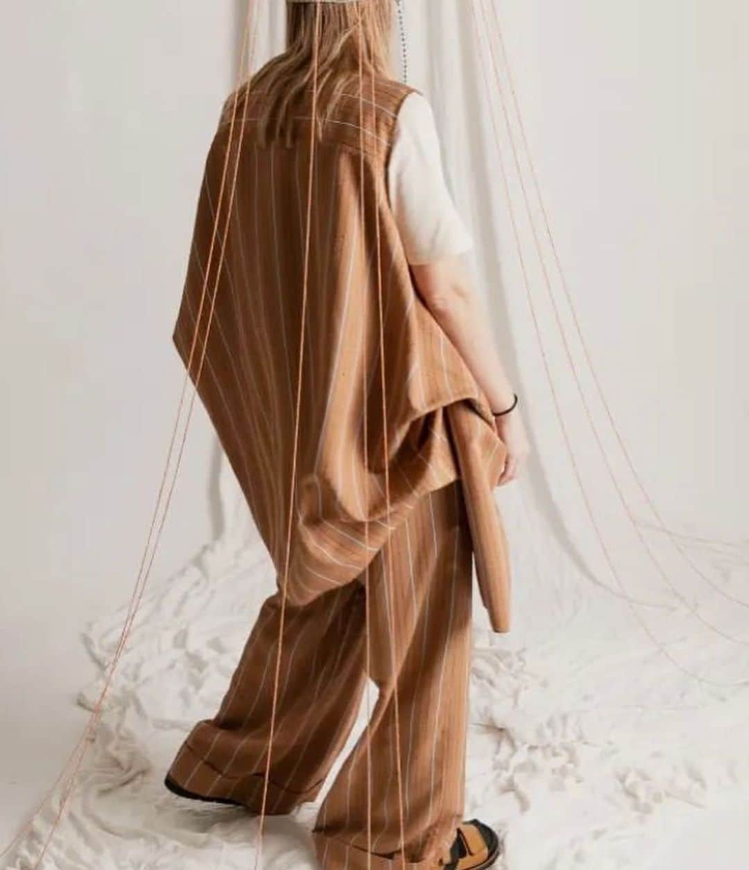 コレクションプリヴェのインスタグラム：「Our camel stripes outfit @mastnegozio #ss23  • • • • • • • #newcollection #collectionpriveeofficial #style  #summer #love #fashionista #camel #maxigilet #madeinitaly #contemporary #totallook #mast #cento #bestboutique #iwearcollectionprivee」