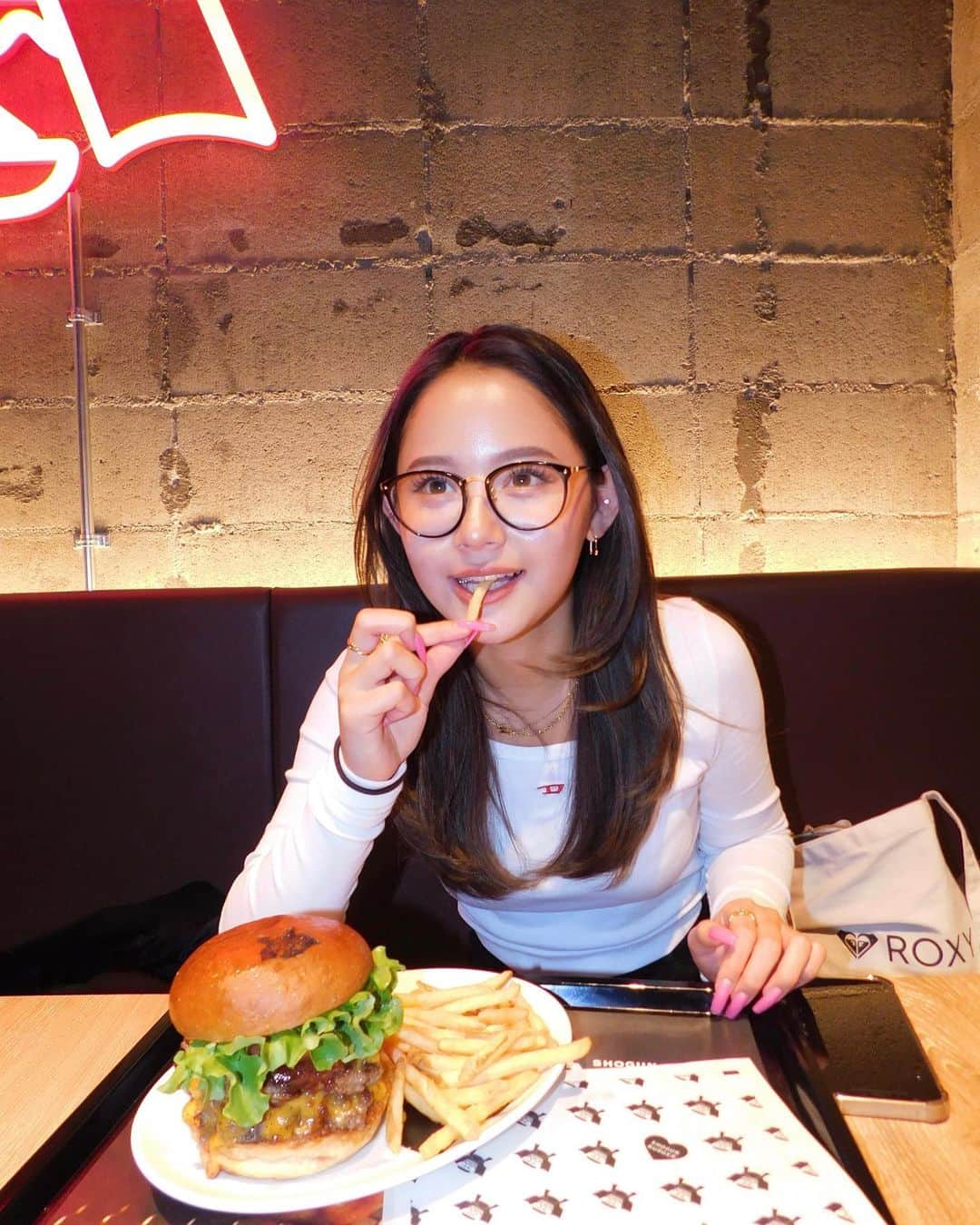 MANAのインスタグラム：「🍔❤️‼️」