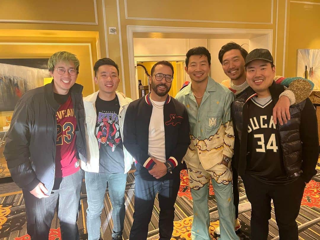 ジェレミー・ピヴェンのインスタグラム：「@simuliu good to hang ! Now tell me who your crew is so I can tag … And if you guys just start yelling  “Lloyd!!!!” I’m gonna lose it」