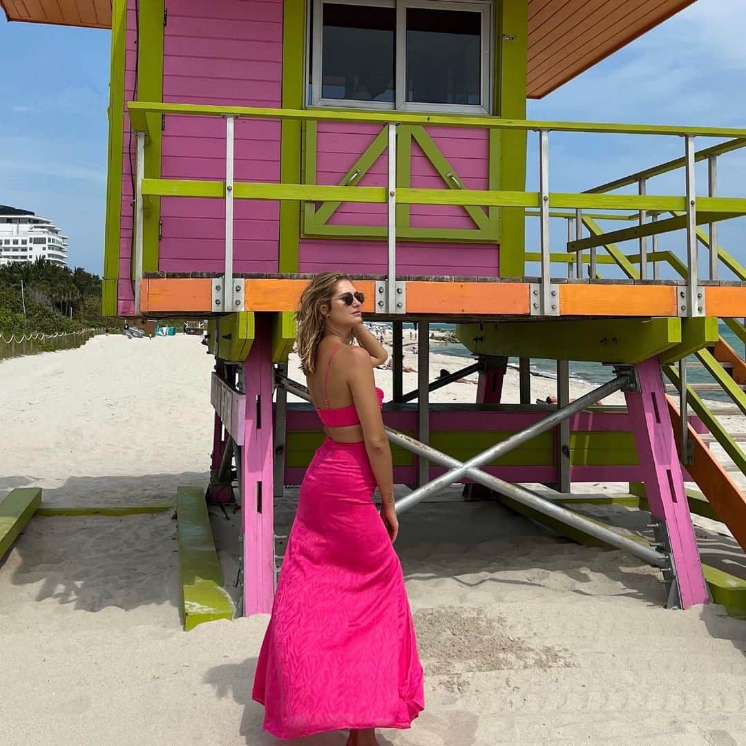 Monica Aksamitのインスタグラム：「a weekend of sunshine, good food and missing the pups   #florida #miami #miamibeach #miamifashion #loversandfriends」