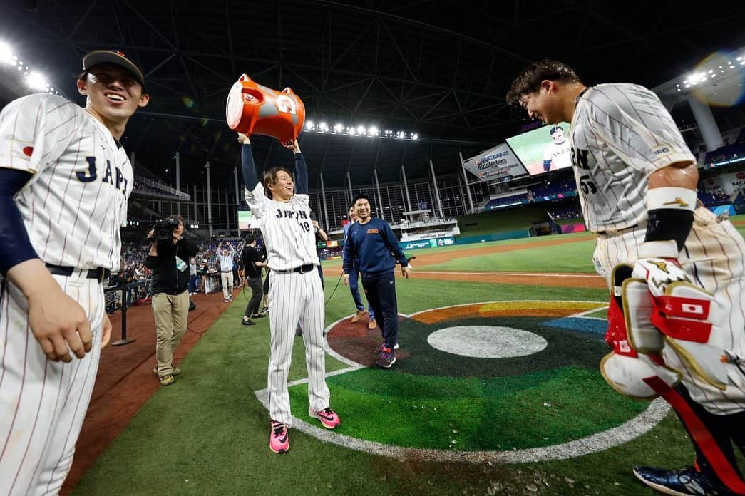 山本由伸のインスタグラム：「🇯🇵🔥⚾️🇲🇽」