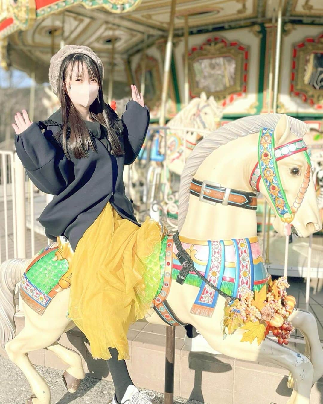 紗々さんのインスタグラム写真 - (紗々Instagram)「レトロ遊園地いいなー🎡✨  花粉が落ち着いたら写真撮りに色々出歩きたい☺️📷  #お散歩写真 #カメラ女子 #遊園地 #メリーゴーランド #ファインダー越しの私の世界 #レトロ遊園地 #花粉症 #photography #travelphotography #japan #merrygoround #instagram #japanesegirl」3月22日 13時27分 - 03sasa03