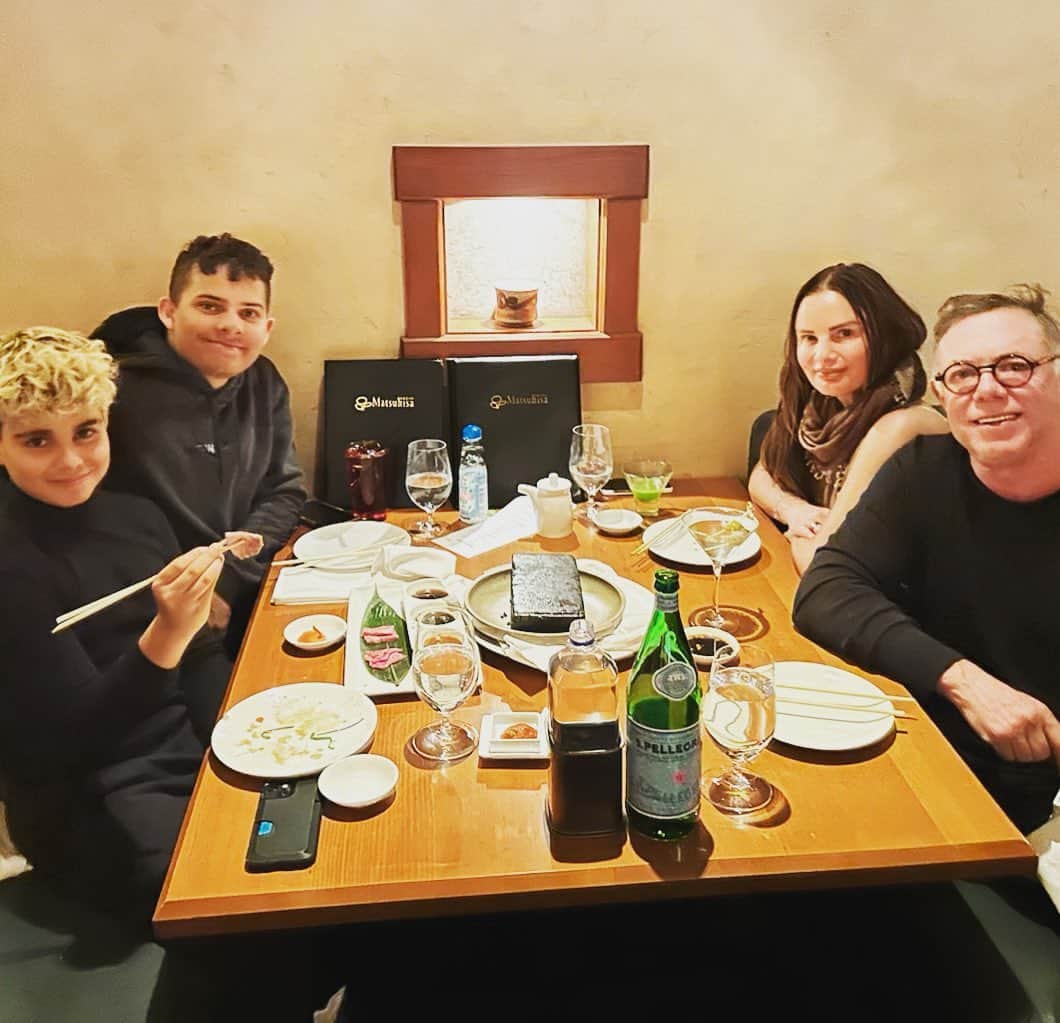 ガブリエル・アンウォーのインスタグラム：「A veritable feast, Japanese style! Nephew @storm.a423 grandson @shamsmalnik hubby @shareefmalnik and lovesick Mama @antoinanwar」