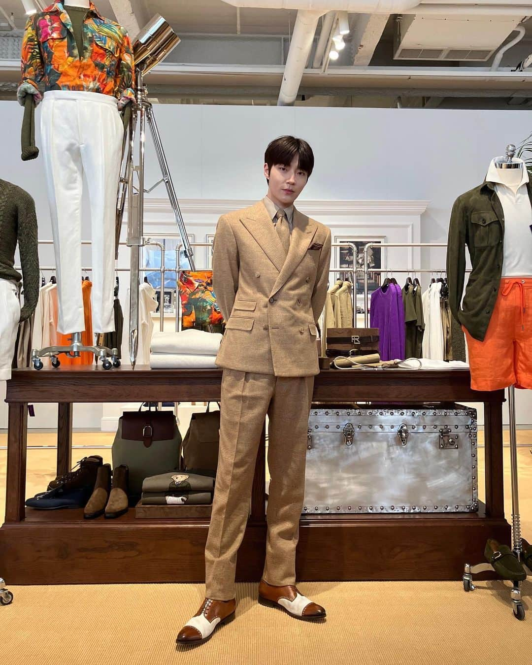 ファン・インヨプさんのインスタグラム写真 - (ファン・インヨプInstagram)「#광고 @RalphLauren #RLSP23 #RLCaliforniaDreaming #RLPurpleLabel #RLCollection」3月22日 12時47分 - hi_high_hiy