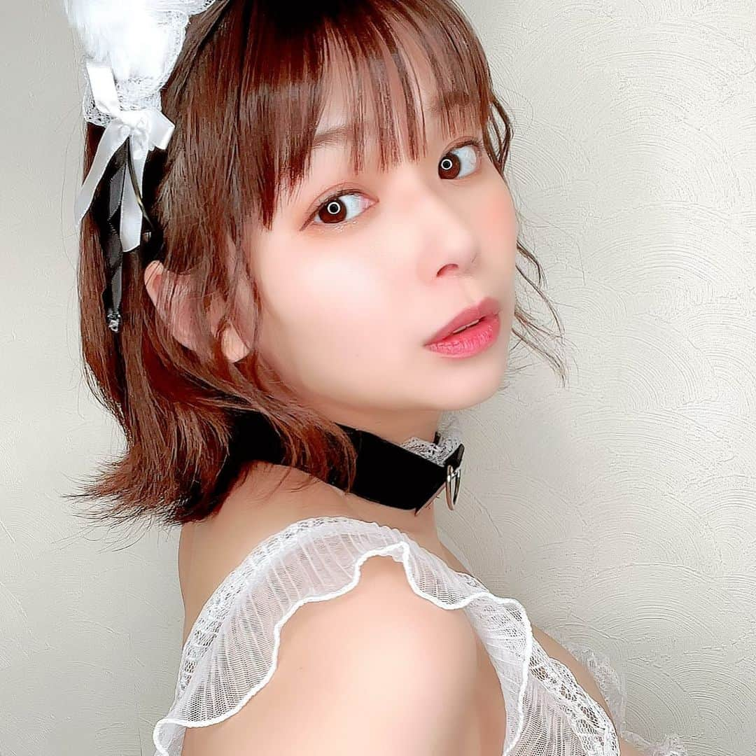 和地つかさのインスタグラム：「にゃん🐱💓  ☆。.:＊・゜  ❤️4/1(土)東京Lily撮影会  ⭐️5/25(木)〜27(土)舞台「奇跡のシンガー」出演 ⚠️備考欄に「和地つかさ扱い」と書くのをお忘れなく！⚠️  #japaneseidol #photoshoot #photogravure #japanesewoman #selfies #japanesemodel #nicebody #instaart #instagramjapan #pool #tokyo #gravure #gravureidol #idol #portrait #fashion #ナイター #ミッドナイト競輪 #競輪 #fashion #チャリロト」