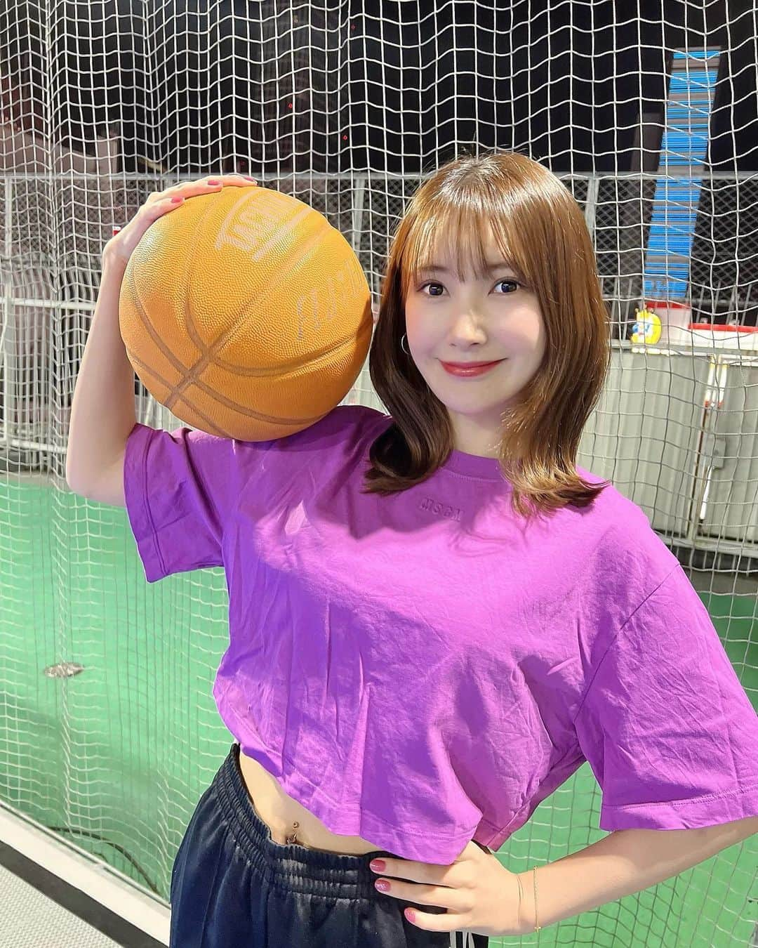 璃子のインスタグラム：「久々にバスケした日🏀 最近スラダンの映画観たのでまたすぐバスケしたい！！⛹️‍♀️ #バスケ女子」