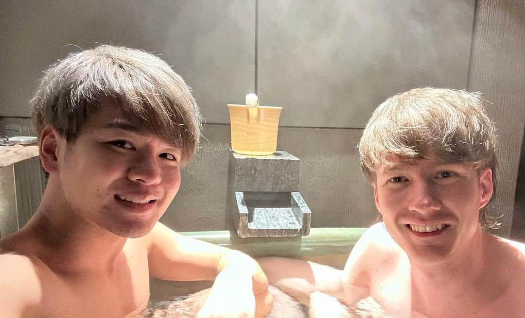 Seigo & Brenさんのインスタグラム写真 - (Seigo & BrenInstagram)「https://youtu.be/-U83Gd2vy3U  2人で初めての箱根温泉旅行の動画は観てくれましたか？ 編集をしてるだけで温泉に入りたくなっちゃいました笑 また近いうちに日本の温泉に入れるといいなぁ〜♨️  #gay #gaycouple #ゲイ #ゲイカップル #夫夫 #husbands #シアトル #Seattle #ワシントン州 #Washington #loveislove #Pride #LGBTQ #アメリカ生活 #husbandandhusband #Japan #日本 #Youtube #kakone #箱根」3月22日 13時14分 - seigoandbren
