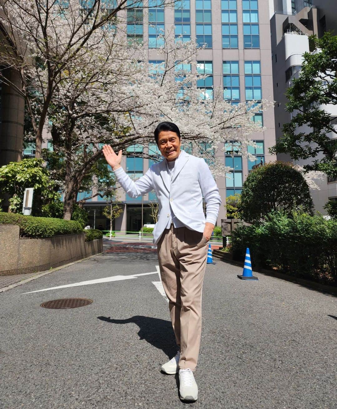 峰竜太のインスタグラム：「#アド街ック天国 #jacket #eleventymilano #shirt #unitedarrows #pants #brunellocucinelli #shoes #patrick」