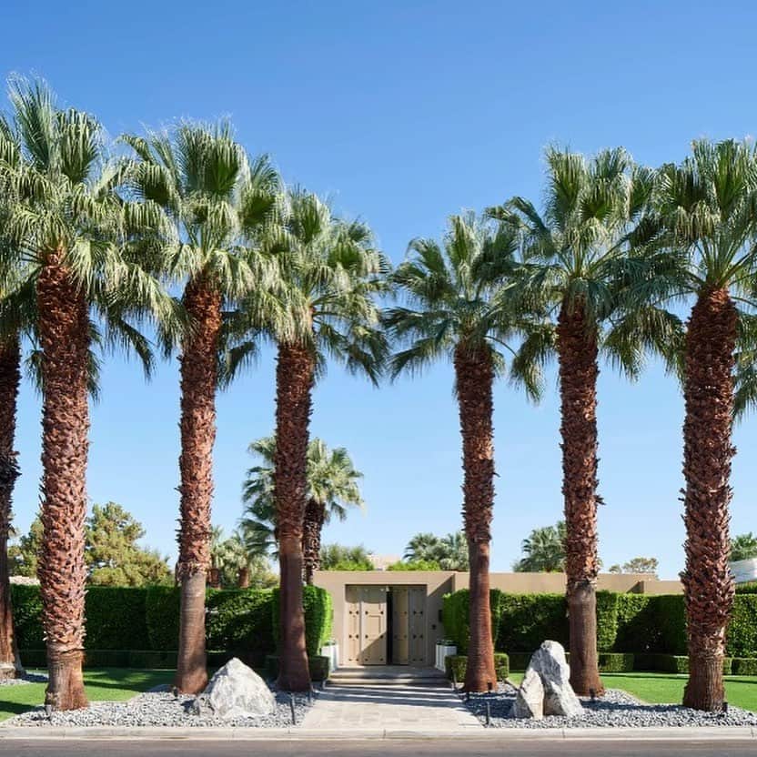 アポロジーさんのインスタグラム写真 - (アポロジーInstagram)「I am still very emotional while looking at this stunning project … thanks to @studiojacksondesign for trusting our Art and Craft, and for giving us the opportunity to be part of this very special and glamorous home. /// /// En Français … vous avez compris, non ?  Post and picture @archdigest @amyastley @rogerdaviesphotography   Video @alysoares  @carole」3月22日 4時38分 - olivia_cognet