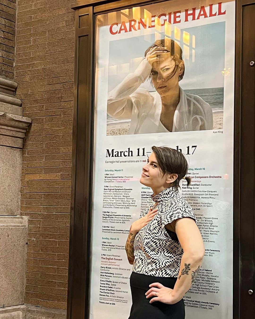 カーキ・キングのインスタグラム：「Shot by my little pea after the concert.」