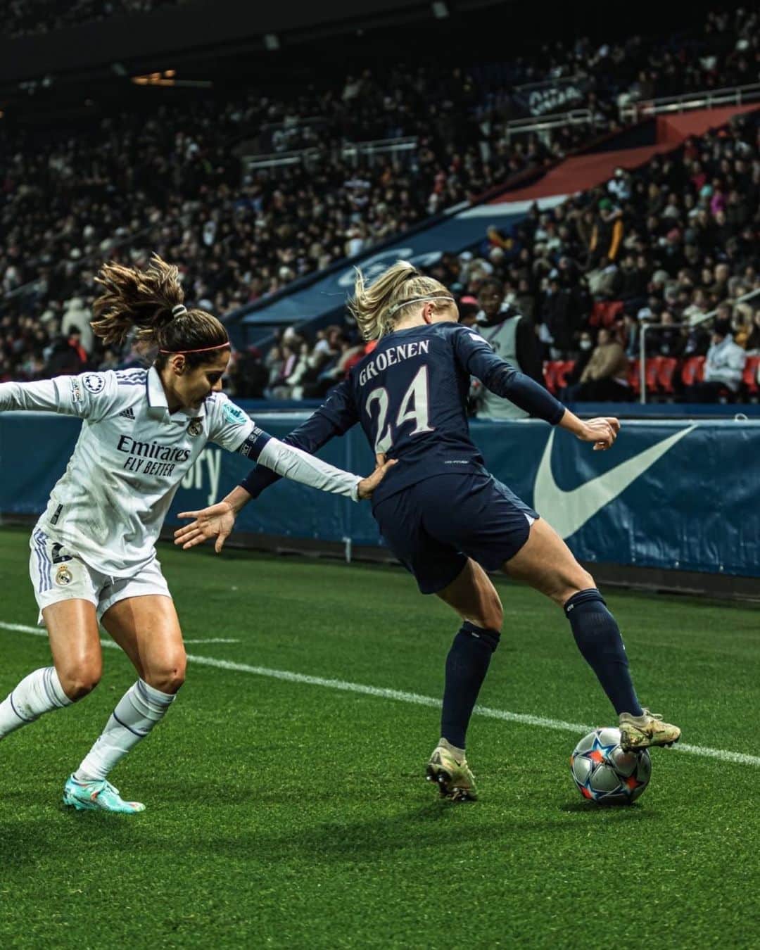 ジャッキー・グローネンのインスタグラム：「Champions league time @psg_feminines 🏟」