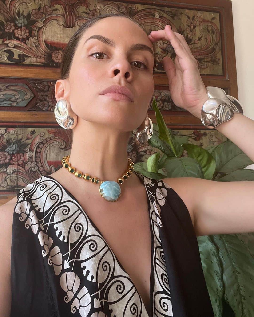 Monica Sordoのインスタグラム：「Just a glimpse of a wonderful week discovering Santo Domingo as a guest speaker for @designweekrd together with their director @mrbrowncott + @nzapsol & @albanrgr ✨ was so empowering to see and live so many like minded initiatives happening all around the Zona Colonial: The @latinamericanfashionsummit founded by @estefanialacayo & @samanthatams ~ @mecaartfair ~ Montesinos by @galerie.philia among so many others, to celebrate the talent, craftsmanship and heritage of our region and to have had the chance to share knowledge, experience and so many good times with people I respect and admire so much. Felt blessed to have been able to spend those days together. Wearing Necklace by @monicavarela Dominican Republic 🇩🇴 and dress by @beatrizcamacho3 🇨🇴」