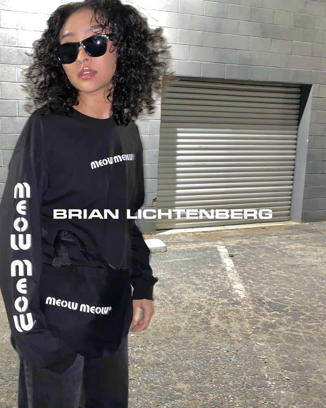 ブライアン・リッテンバーグのインスタグラム：「TINA IN THE MEOW MEOWⒷ LONG SLEEVE TEE AND TOTE BAG   #BRIANLICHTENBERG」