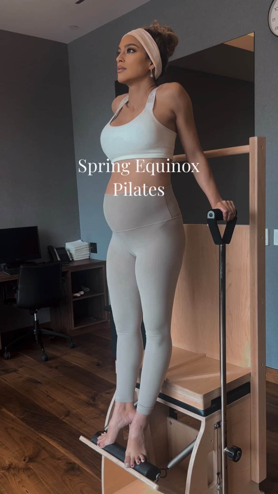 Sarah Mundoのインスタグラム：「Spring Equinox at Equinox  Springing into action with Pilates reformer and loved it 🤎 Movement is so important during pregnancy   #pilates #lifestyle #healthy #equinox #springEquinox」