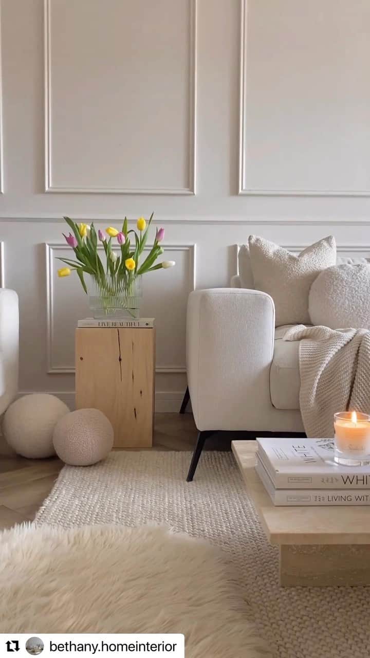 近藤麻理恵のインスタグラム：「These beautiful flowers are sparking joy now that spring is officially here! Video courtesy of @bethany.homeinterior」