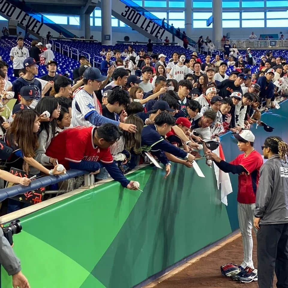 TBS「TBS野球班」のインスタグラム：「. ／ 世界一奪還へ🔥 #日米決戦  ＼ #WBC決勝 🇯🇵日本vsアメリカ🇺🇸  #侍ジャパン 🇯🇵スタメン  1 #ヌートバー 中 2 #近藤健介 右 3 #大谷翔平 指 4 #吉田正尚 左 5 #村上宗隆 三 6 #岡本和真 一 7 #山田哲人 二 8 #源田壮亮 遊 9 #中村悠平 捕 P #今永昇太   #世界一奪還 #頑張れ侍ジャパン🎌」